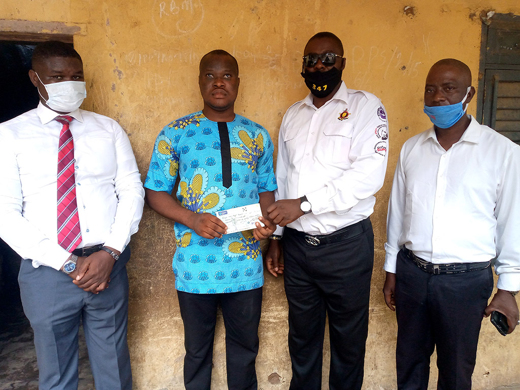 Blind Owo student receives donation from NAS